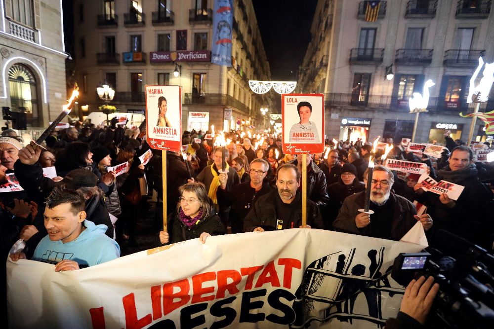 Miles de personas concentradas, el pasado sábado, en la plaza Sant Jaume de Barcelona para protestar por la permanencia en prisión de Oriol Junqueras.