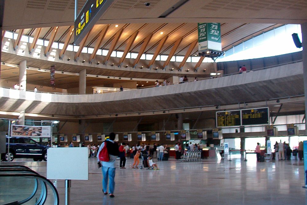 Interior del edificio terminal del aeropuerto Tenerife Norte.