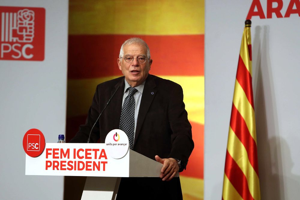 El expresidente del Parlamento Europeo Josep Borrell, durante su intervención en el acto electoral del PSC, que se celebra en Badalona.