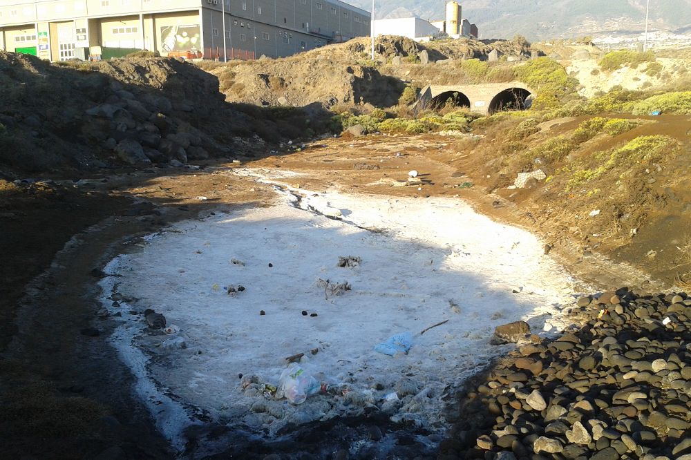 Vertidos en el polígono industrial de Güímar, en una imagen de 2013.