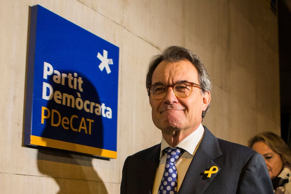 El expresidente de la Generalitat y presidente del PDeCAT, Artur Mas, a su llegada a la sede del partido.