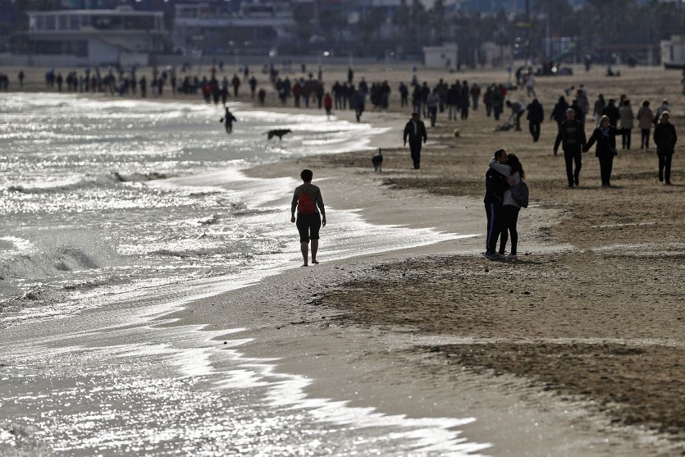 Playa de La Malvarrosa, de Valencia, este 31 de diciembre, día en que el termómetro superaba los veinte grados.