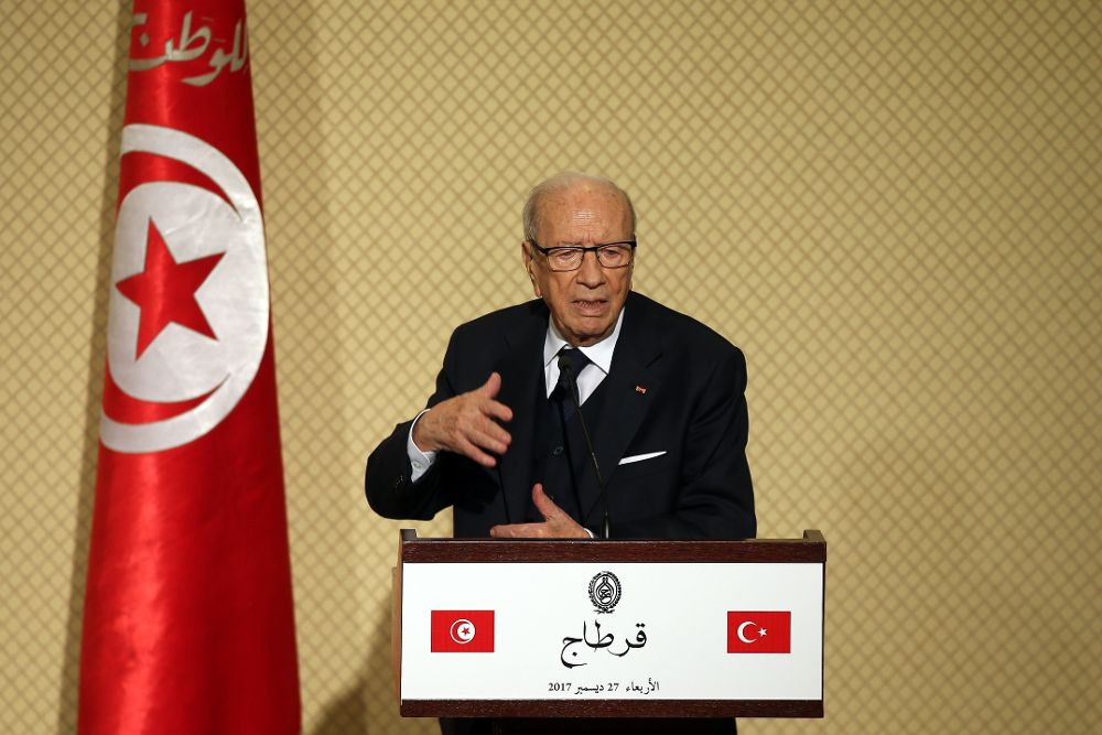 El presidente tunecino, Biji Caid Essebsi, ofrece una rueda de prensa por la visita de su homólogo turco, Recep Tayyip Erdogan.