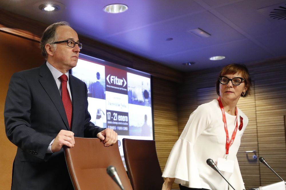 El presidente del Comité Organizador de Fitur y de Iberia, Luis Gallego, y la directora de FITUR, Ana Larrañaga.