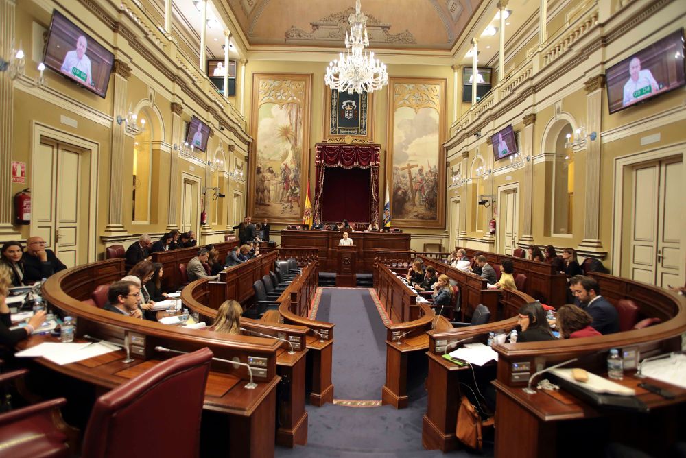 La Cámara canaria tendrá que buscar acomodo para otros diez diputados más la próxima legislatura.