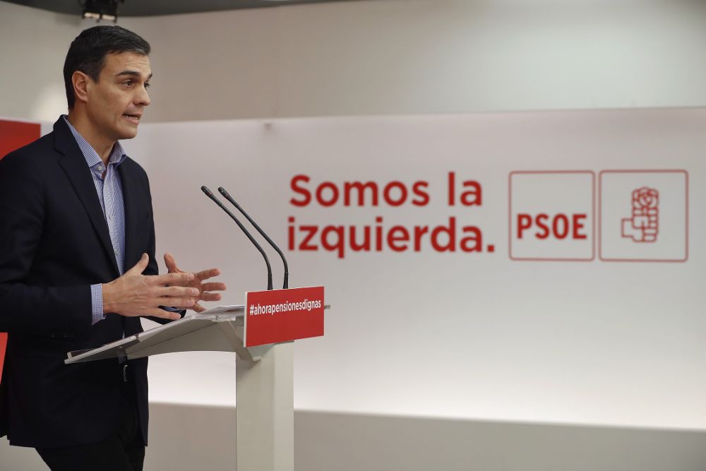 El secretario general del PSOE, Pedro Sánchez, en rueda de prensa tras encabezar la reunión de la Ejecutiva Federal del partido, ayer, en la sede de Ferraz.