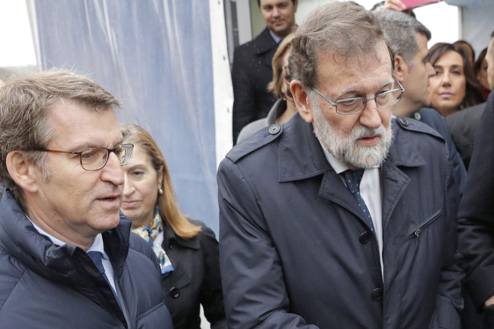 Mariano Rajoy y Alberto Nuñez Feijóo (i).