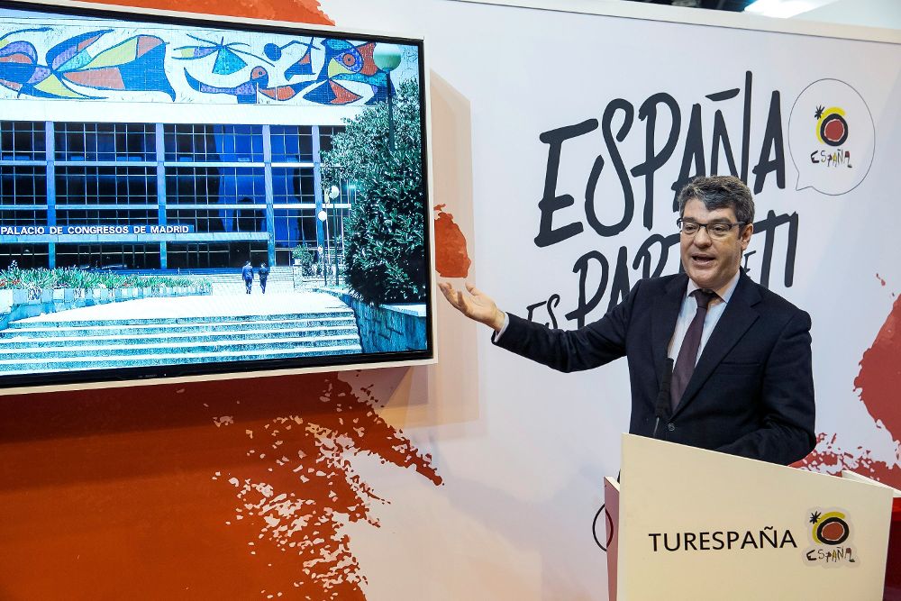 El ministro de Energía, Turismo y Agenda Digital, Álvaro Nadal, en la Feria Internacional de Turismo (FITUR).
