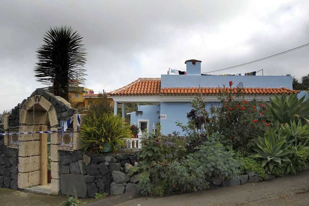 Exterior de la vivienda ubicada en el municipio tinerfeño de Los Realejos donde se produjo el crimen.