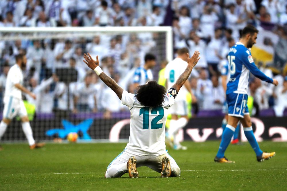 El defensa brasileño del Real Madrid Marcelo Vieira celebra el cuarto gol del equipo.