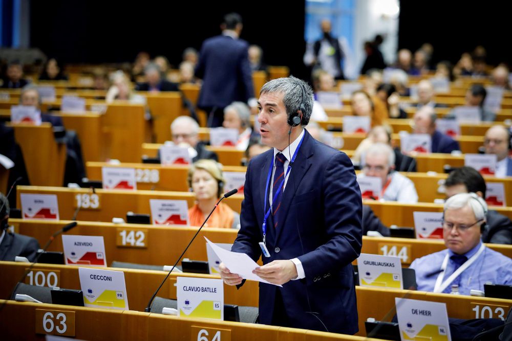 El presidente del Gobierno de Canarias durante su intervención en la sesión plenaria del Comité Europeo de las Regiones en Bruselas.