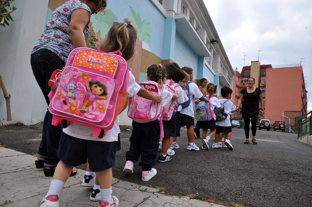El Gobierno ha dado hoy la autorización definitiva de tres escuelas infantiles municipales, dos ubicadas en Tenerife y una tercera, en La Gomera.