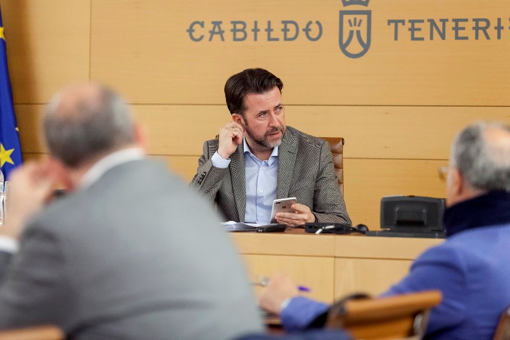 Carlos Alonso Rodríguez preside la reunión de la asamblea general de la Federación Canaria de Islas (Fecai)
