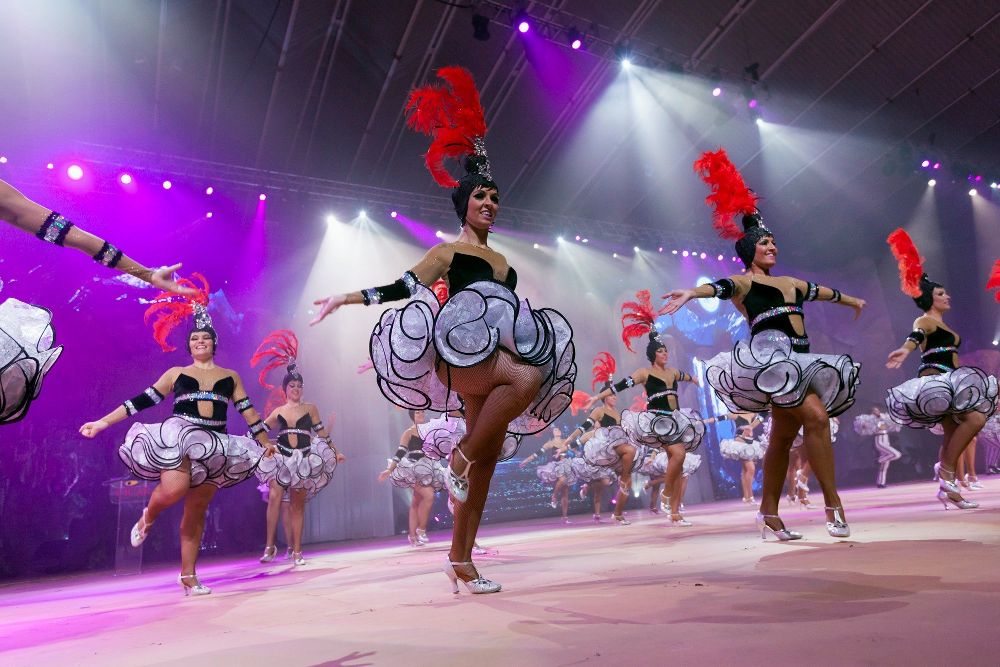La comparsa Los Joroperos durante su actuación en la Gala de Elección de la Reina del Carnaval de Santa Cruz de Tenerife.