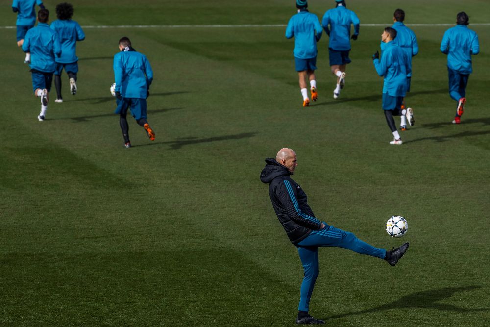 El entrenador del Real Madrid, Zinedine Zidane, durante un entrenamiento.