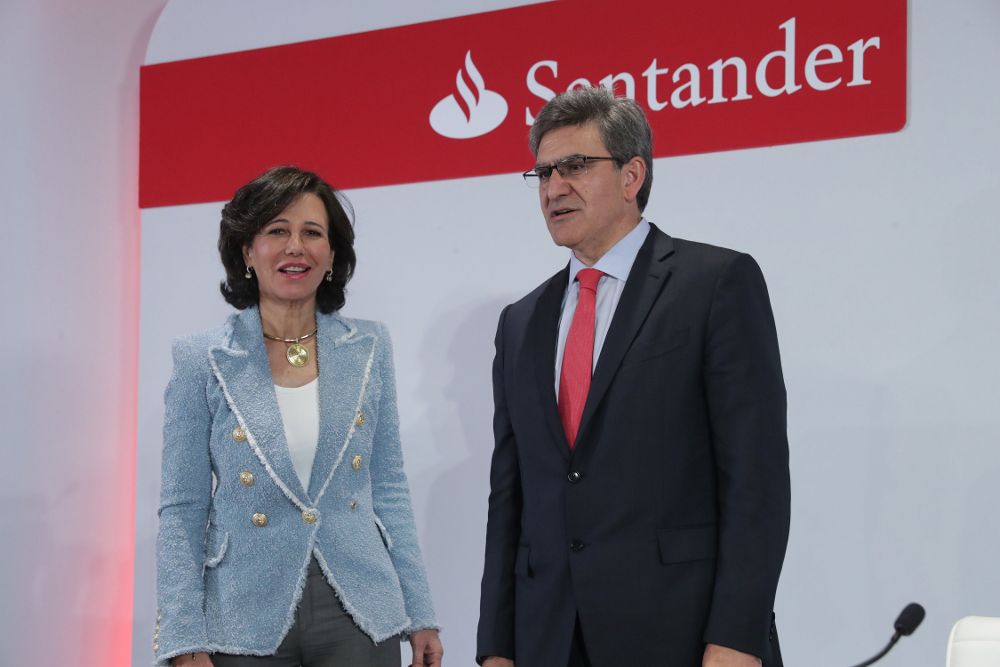 La presidenta del Banco Santander, Ana Botín, y el consejero delegado, José Antonio Álvarez, durante la presentación de la cuenta de resultados de la entidad de 2017.