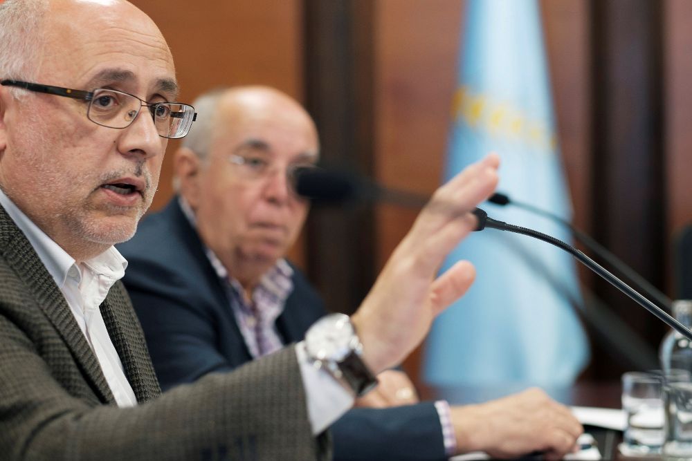 El presidente del Cabildo de Gran Canaria, Antonio Morales (NC), en la rueda de prensa del martes, cuando presentó sus datos sobre el reparto de inversiones y empleos públicos.
