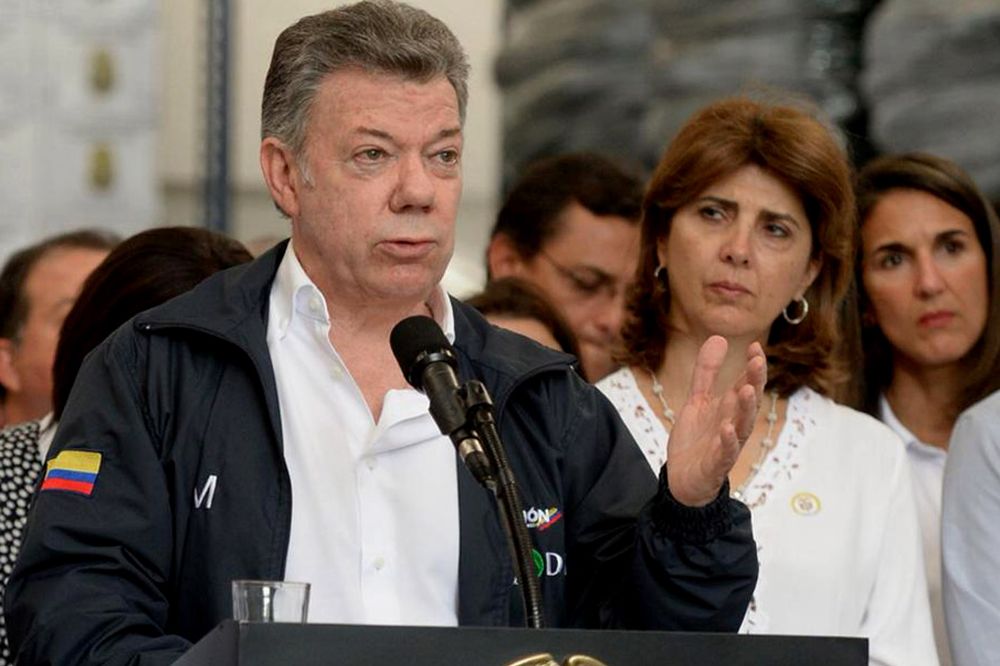Juan Manuel Santos (i).