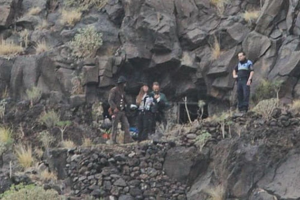 Imagen del desalojo de las cuevas.