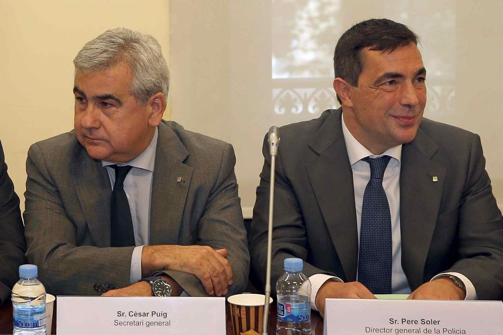 2017, del ex secretario general de Interior Cèsar Puig (iz.), y del exdirector de los Mossos d'Esquadra Pere Soler.
