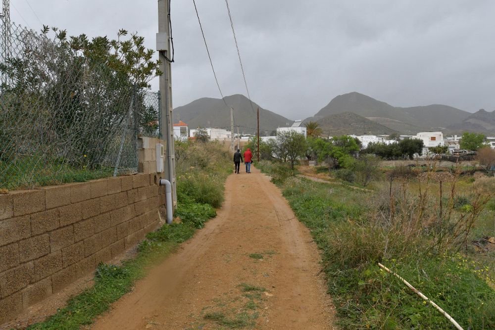 Dispositivo de búsqueda que intenta localizar al niño de 8 años cuyo rastro se perdió el martes en Las Hortichuelas, en Níjar (Almería).