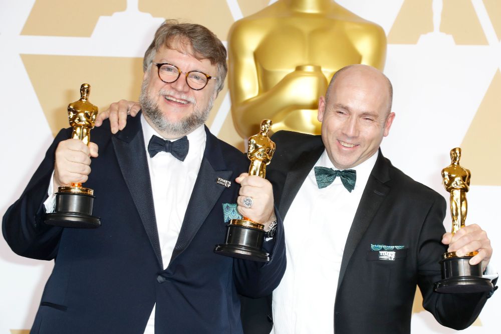 Guillermo del Toro con J. Miles Dale (d).
