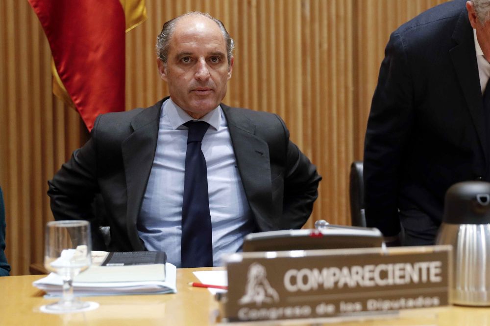 El expresidente de la Comunidad Valenciana Francisco Camps, durante su comparecencia ante la Comisión de Investigación sobre la presunta financiación ilegal del PP, hoy en el Congreso de los Diputados.