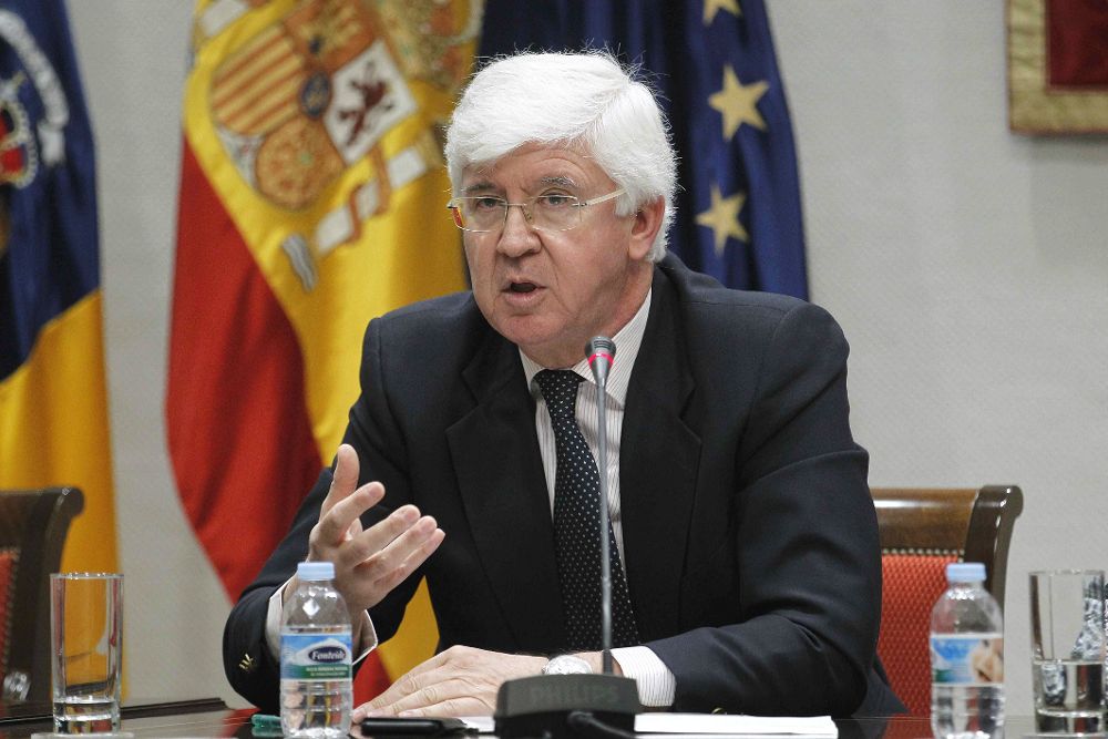 Pedro Pacheco interviene en la comisión de Presupuestos y Hacienda del Parlamento de Canarias, para superar la idoneidad para el puesto de Consejero de la Audiencia de Cuentas.