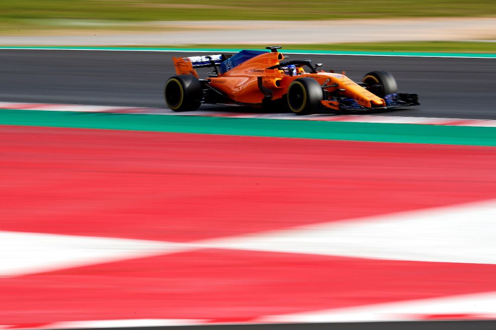El piloto español de McLaren, Fernando Alonso, durante la cuarta y última jornada de la segunda tanda de entrenamientos oficiales de pretemporada de formula uno, en el circuito de Barcelona-Catalunya en Montmeló (Barcelona).