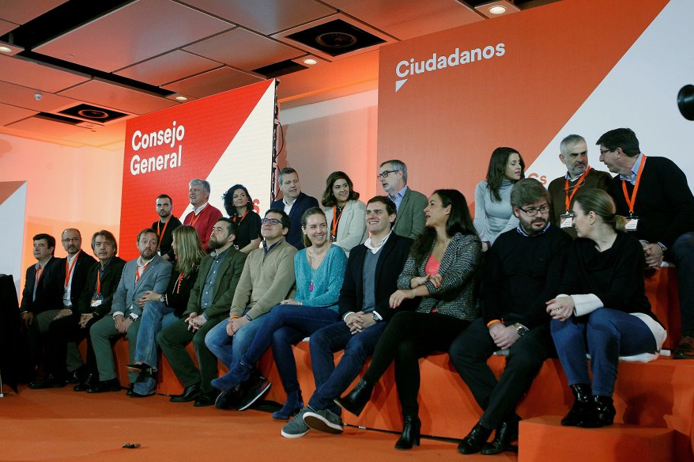 El presidente de Ciudadanos, Albert Rivera, junto al resto de su equipo durante el primer Consejo General del partido de este año.