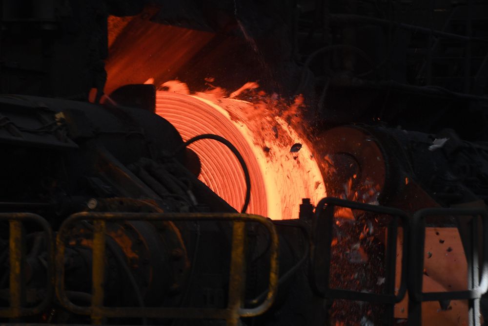 Procesamiento de acero en la fábrica acerística de Port Kembla en Australia.