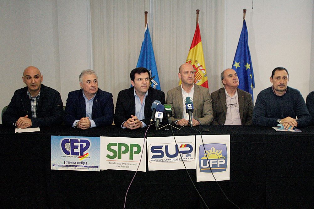 Los sindicatos policiales SUP, UFP, CEP y SPP han denunciado hoy la "situación prácticamente límite" que se está produciendo en los pasos fronterizos entre España y Marruecos en Melilla.