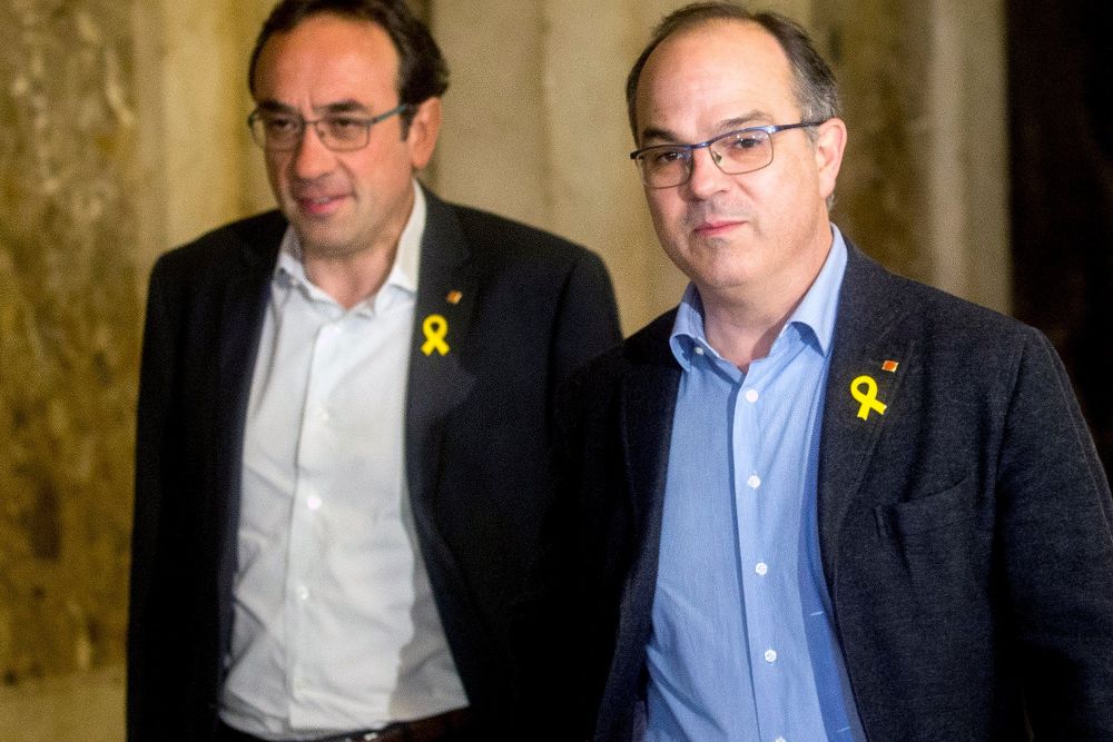 Los diputados de JxCat, Jordi Turull (d), y Josep Rull, llegan al Parlament de Cataluña.