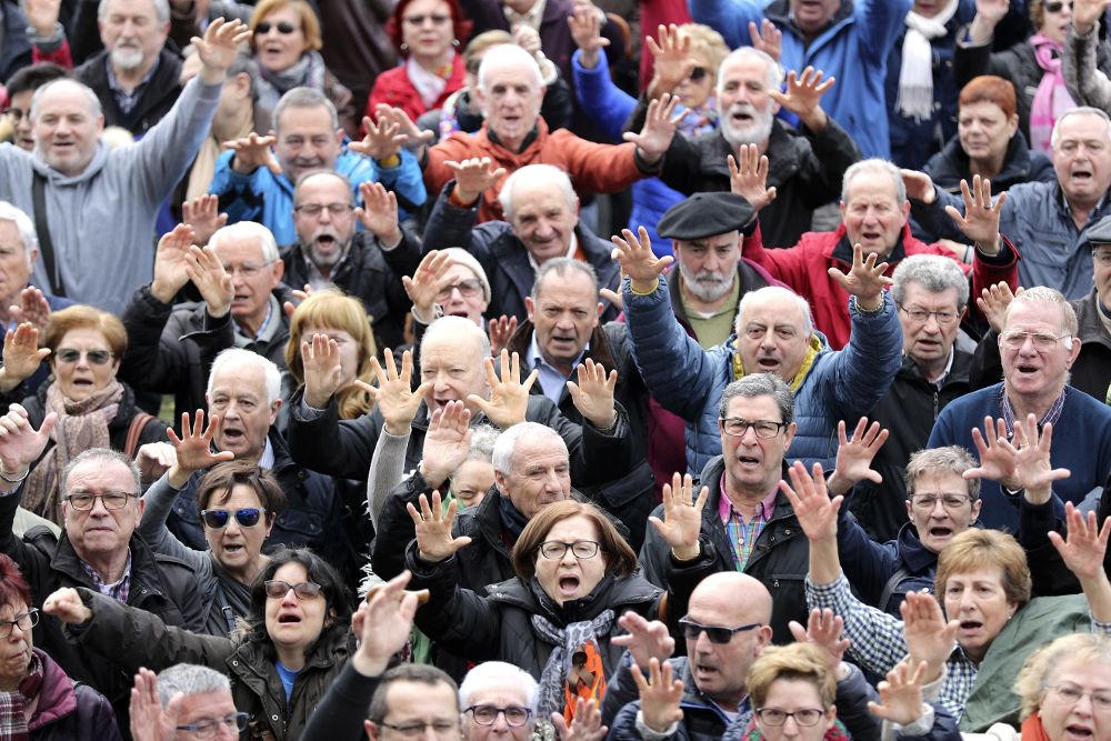 Pensionistas durante la concentración en Bilbao.