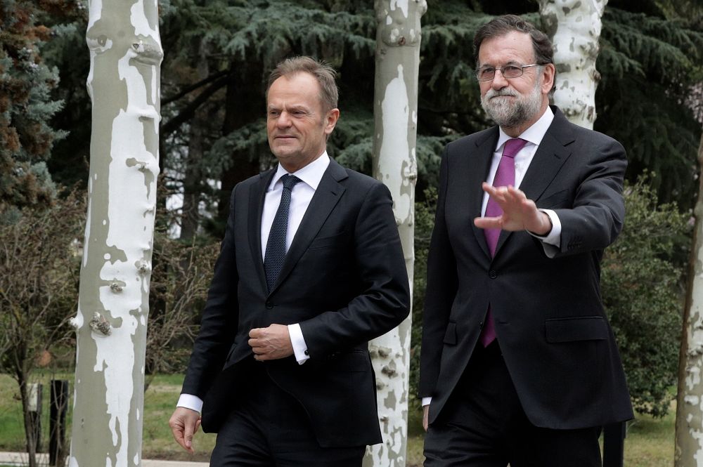 El presidente del Gobierno español, Mariano Rajoy, durante el encuentro con el presidente del Consejo Europeo, Donald Tusk, esta mañana en el Palacio de la Moncloa.