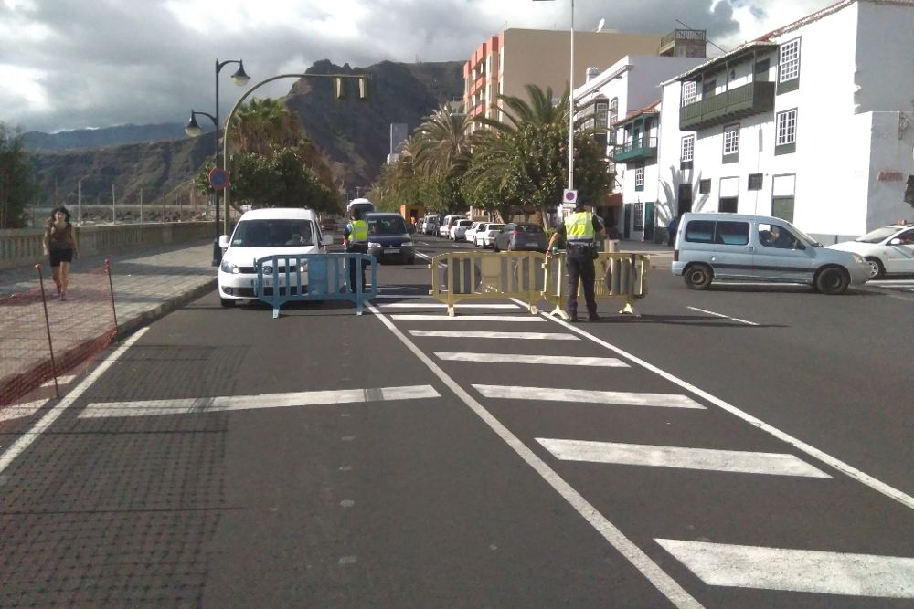 Actuación policial en la avenida Marítima de Santa Cruz de La Palma.