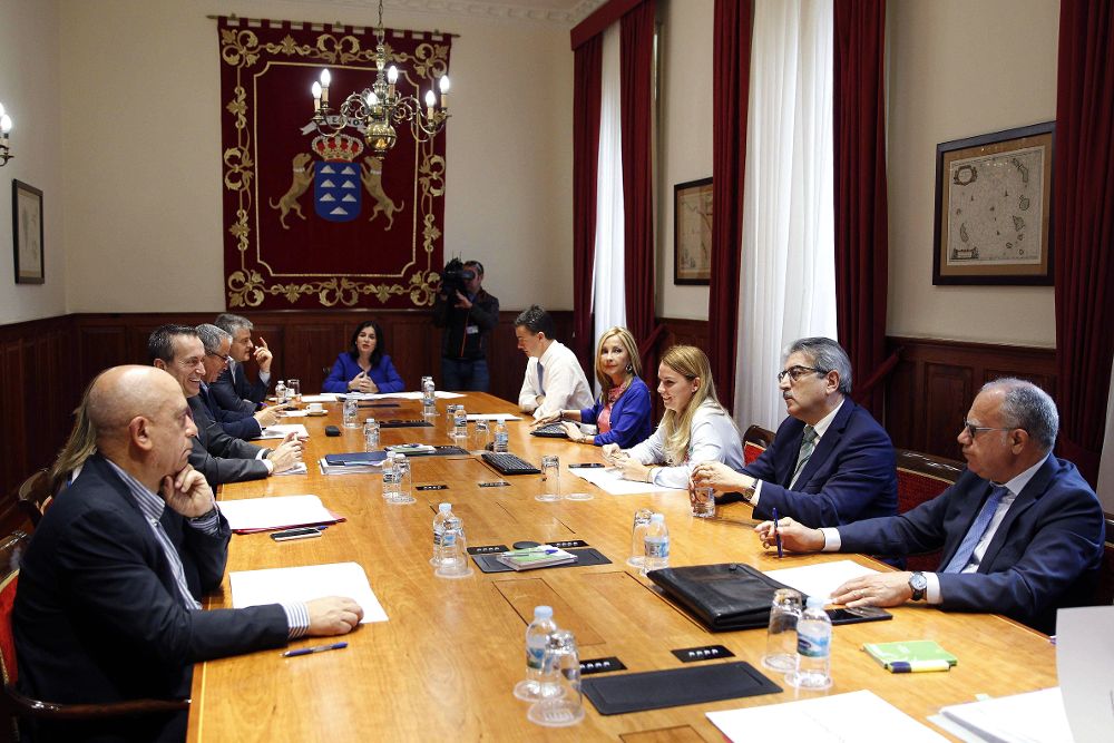 Reunión de la Mesa y Junta de Portavoces del Parlamento de Canarias para desconvocar el pleno extraordinario para renovar los órganos dependientes de la Cámara Legislativa.
