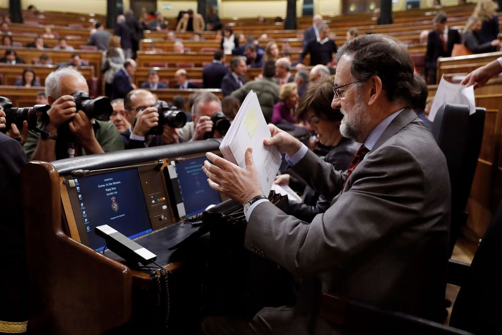 El presidente del Gobierno, Mariano Rajoy, al inicio de la sesión de control al Ejecutivo celebrada hoy en el Congreso.