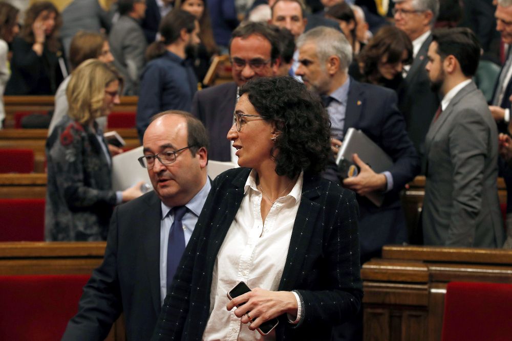 La diputada de ERC, Marta Rovira, anoche, en el pleno de investidura del Parlament.