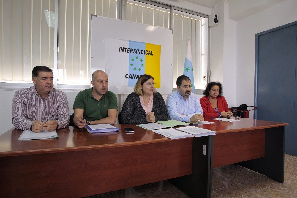 Ruymán Pérez, Marcos Molina, Abel Ramos, Coralia Lobato y Catalina Darias durante la rueda de prensa.
