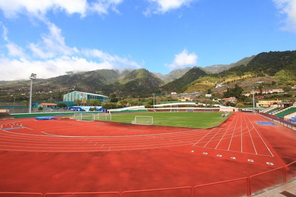 El repavimentado de la pista de atletismo tiene un coste superior a los 190.000 euros.