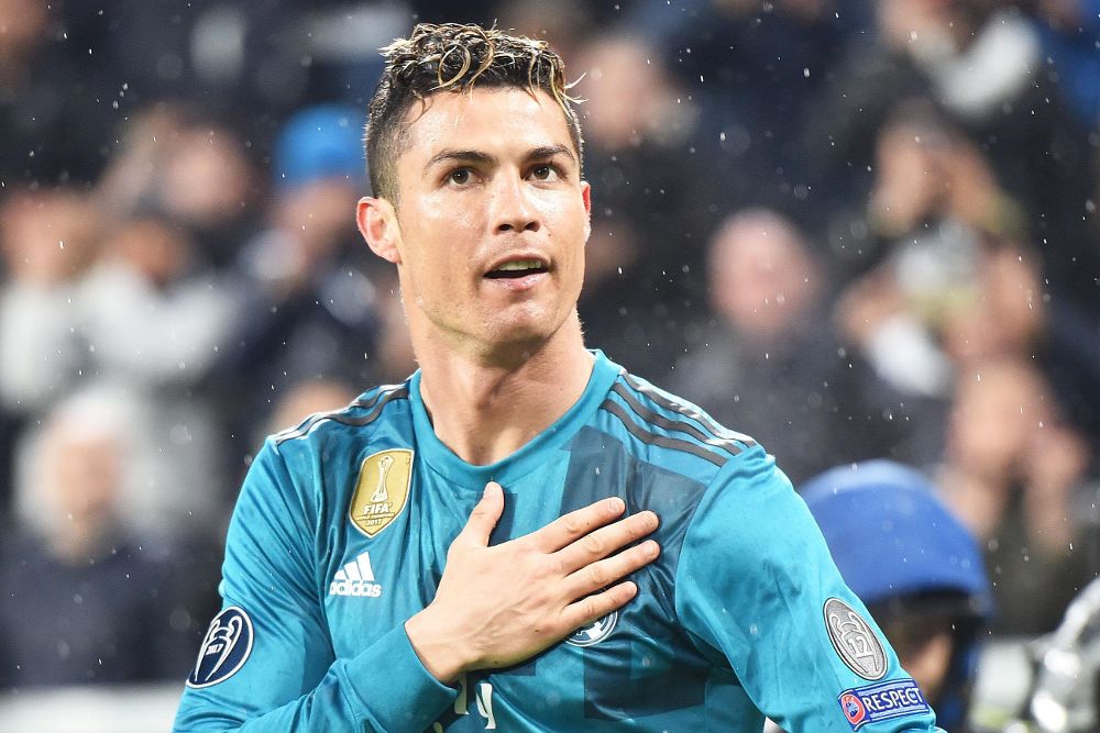 Cristiano Ronaldo (c) de Real Madrid celebra luego de anotar el 2-0 contra Juventus hoy, martes 3 de abril de 2018, durante un partido de los cuartos de final de la Liga de Campeones entre Juventus FC vs Real Madrid CF en el estadio Allianz en Turín (Italia).
