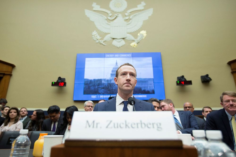 El fundador y presidente ejecutivo de Facebook, Mark Zuckerberg, testifica ante el Comité del Congreso sobre Energía y Comercio sobre "Transparencia y el uso de información del usuario".