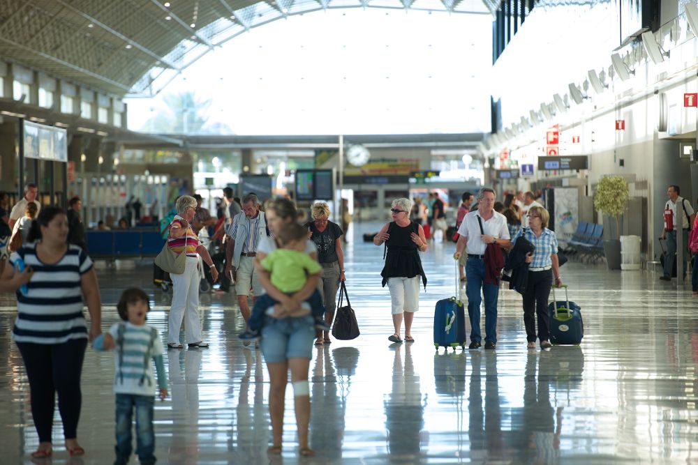 Las aeropuertos canarios han estrenado un total de 18 rutas nacionales e internacionales en las primeras semanas de la temporada de verano, entre el 24 de marzo y el 22 de abril.