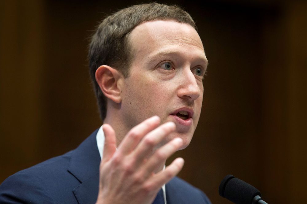 El fundador y presidente ejecutivo de Facebook, Mark Zuckerberg, testifica ante el Comité del Congreso sobre Energía y Comercio de Estados Unidos.