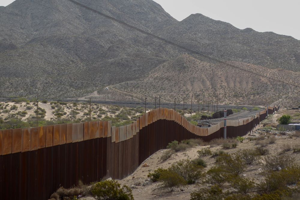 Vista del muro que delimita los territorios de Estados Unidos y México en su tramo de la comunidad de Santa Teresa, en el estado de Chihuahua.