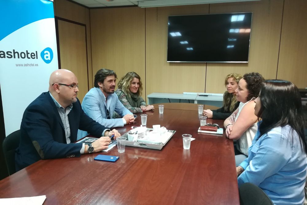 Reunión de Ashotel con representantes de las camareras de piso de Tenerife, el pasado día 10.