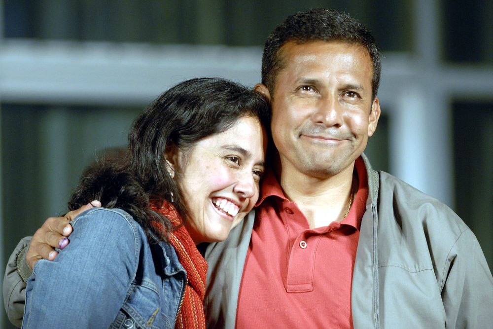 Fotografía de archivo del 4 de junio de 2006, de Ollanta Humala (d) y su esposa, Nadine Heredia.