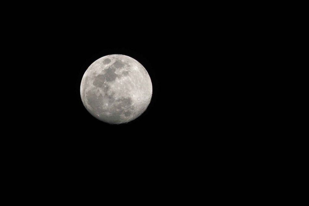 Imagen de la Luna llena, vista desde la privilegiada atalaya de las Cañadas del Teide.