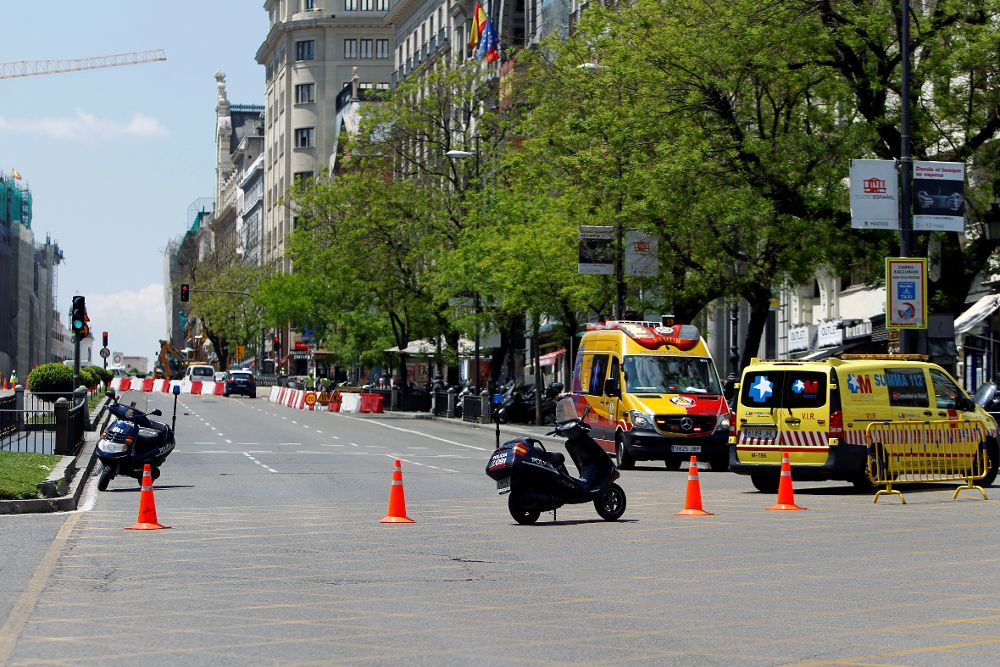 La calle Alcalá de Madrid fue desalojada y cortada al tráfico esta mañana.